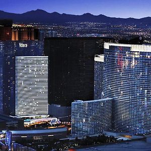 Vdara Studio Suite 011 Pool View Free Valet Parking